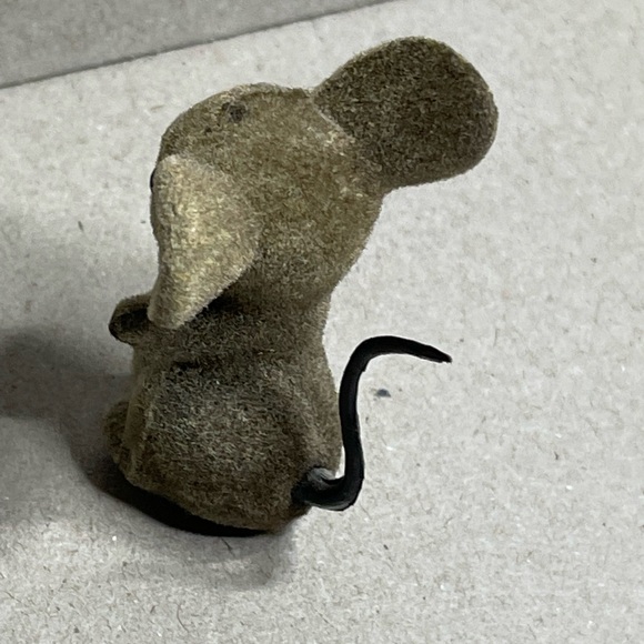 Vintage Life Like Flocked Mouse Miniature With Plastic Tail & Eyes - Picture 9 of 9